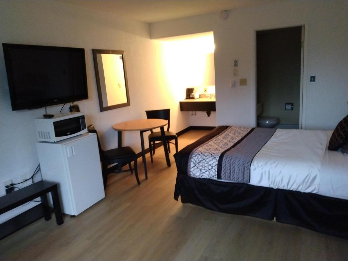 Alpen Motel Рейдиум-Хот-Спрингс Экстерьер фото