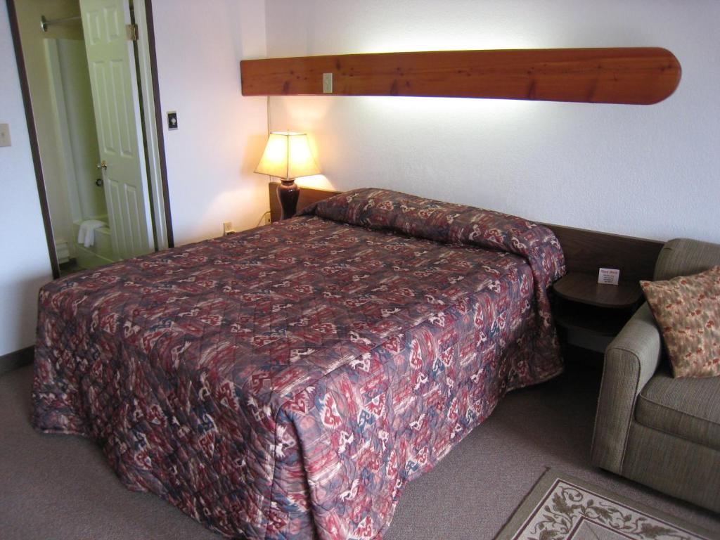 Alpen Motel Рейдиум-Хот-Спрингс Номер фото