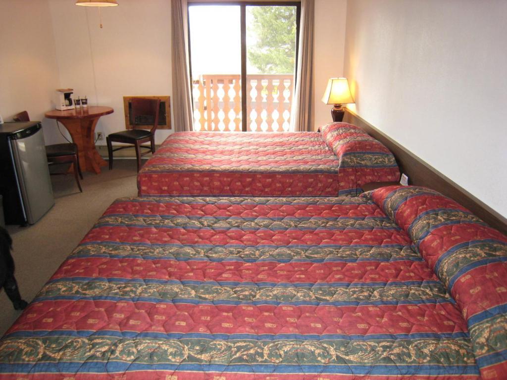 Alpen Motel Рейдиум-Хот-Спрингс Номер фото