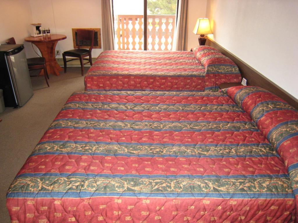 Alpen Motel Рейдиум-Хот-Спрингс Номер фото