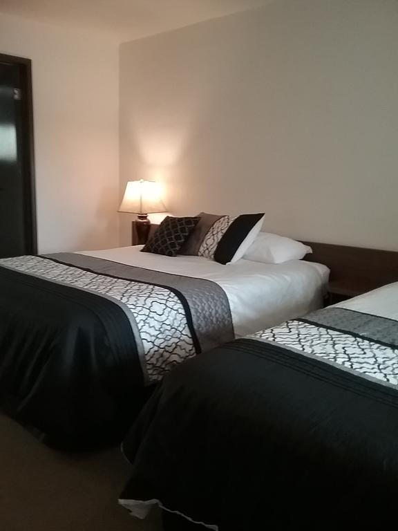 Alpen Motel Рейдиум-Хот-Спрингс Экстерьер фото