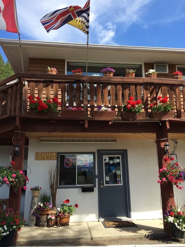 Alpen Motel Рейдиум-Хот-Спрингс Экстерьер фото