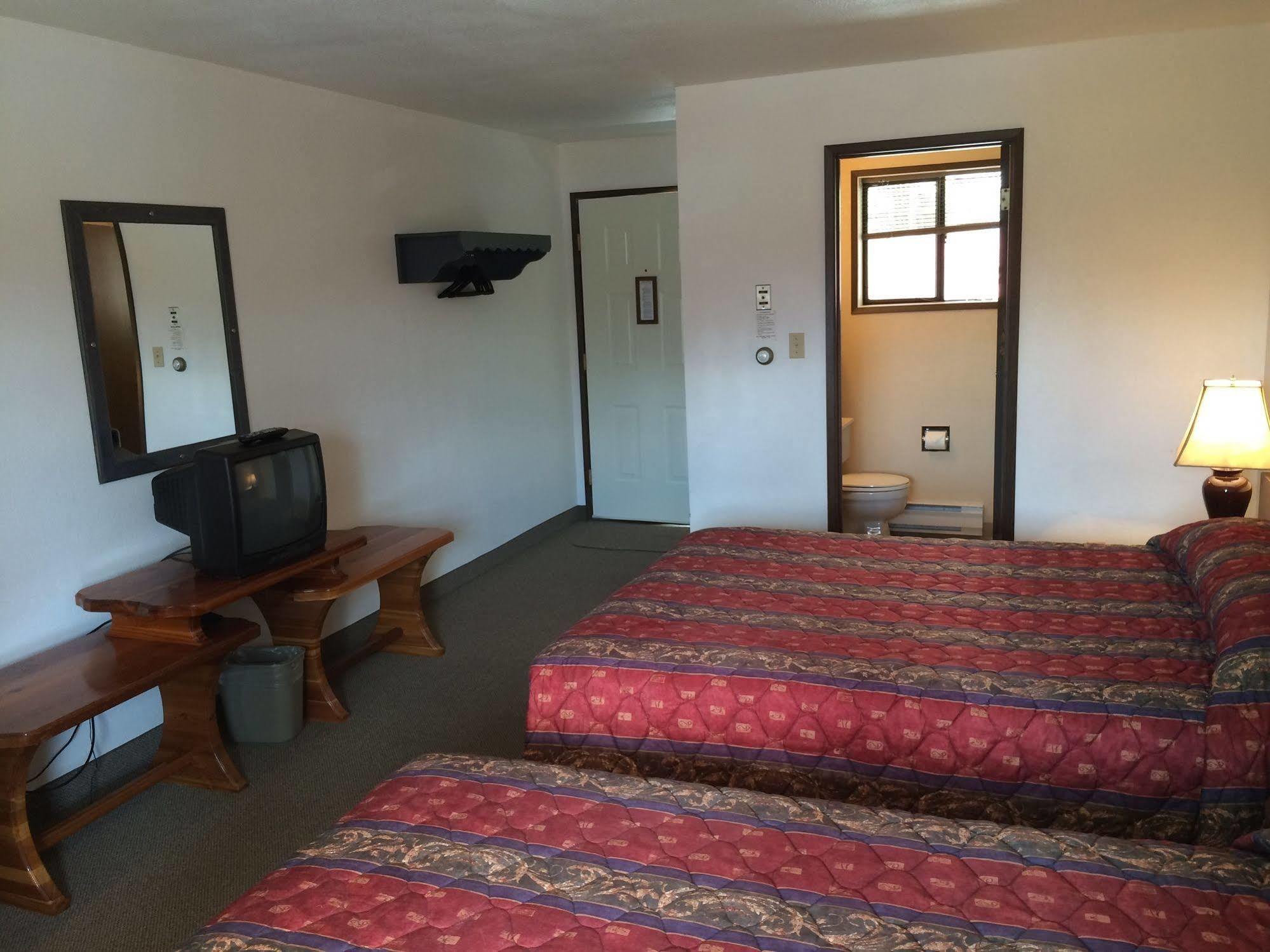 Alpen Motel Рейдиум-Хот-Спрингс Экстерьер фото