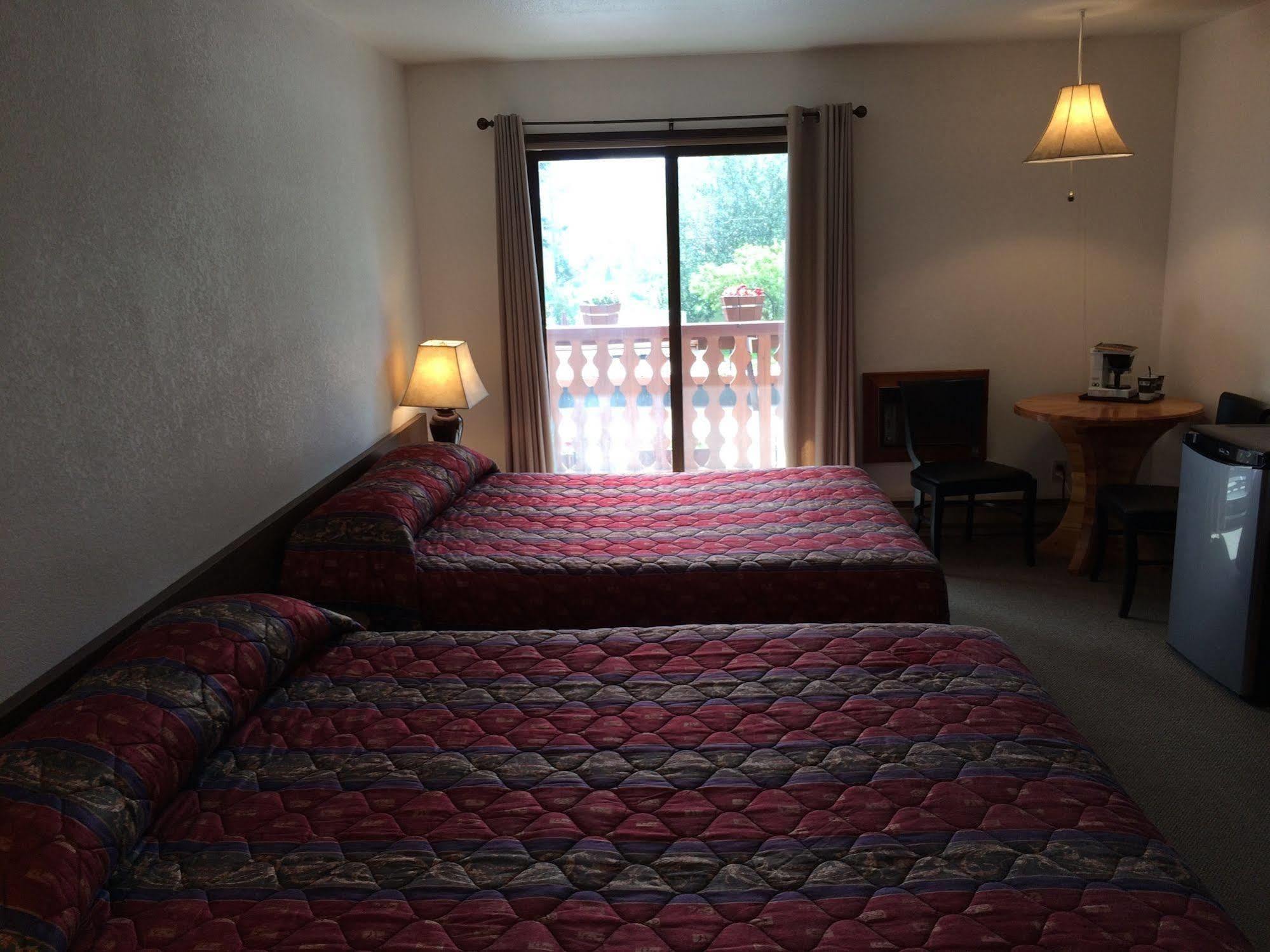 Alpen Motel Рейдиум-Хот-Спрингс Экстерьер фото