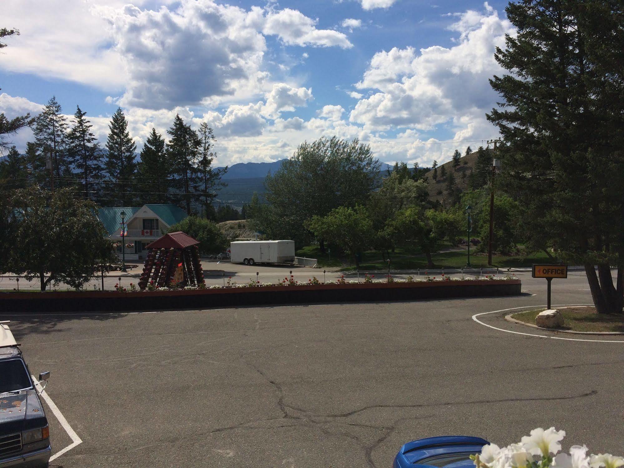 Alpen Motel Рейдиум-Хот-Спрингс Экстерьер фото