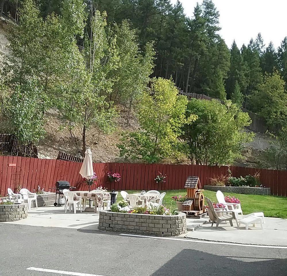 Alpen Motel Рейдиум-Хот-Спрингс Экстерьер фото