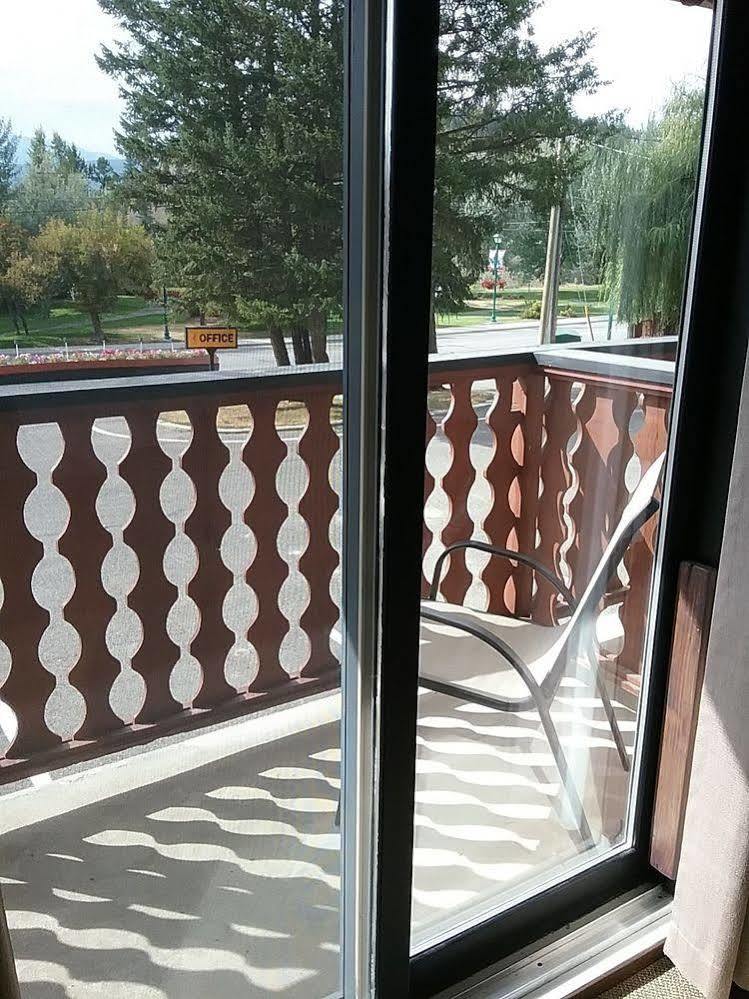Alpen Motel Рейдиум-Хот-Спрингс Экстерьер фото